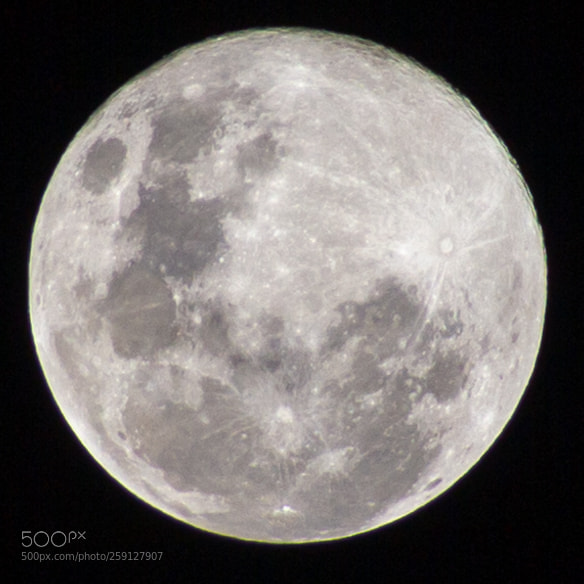 Canon EOS 550D (EOS Rebel T2i / EOS Kiss X4) sample photo. Moon photography