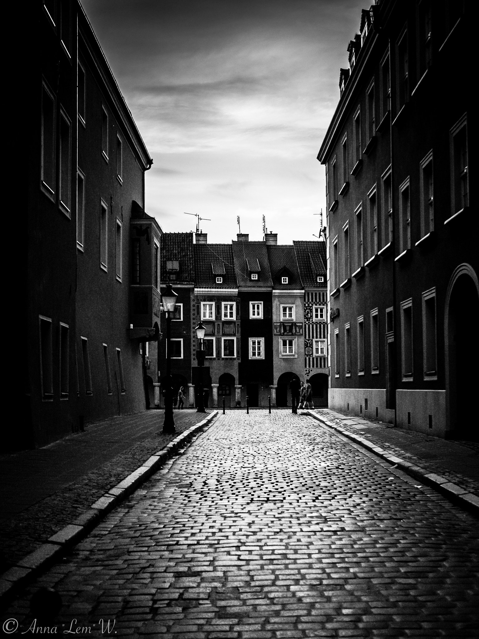 Olympus PEN E-PL5 sample photo. Looking through the city photography