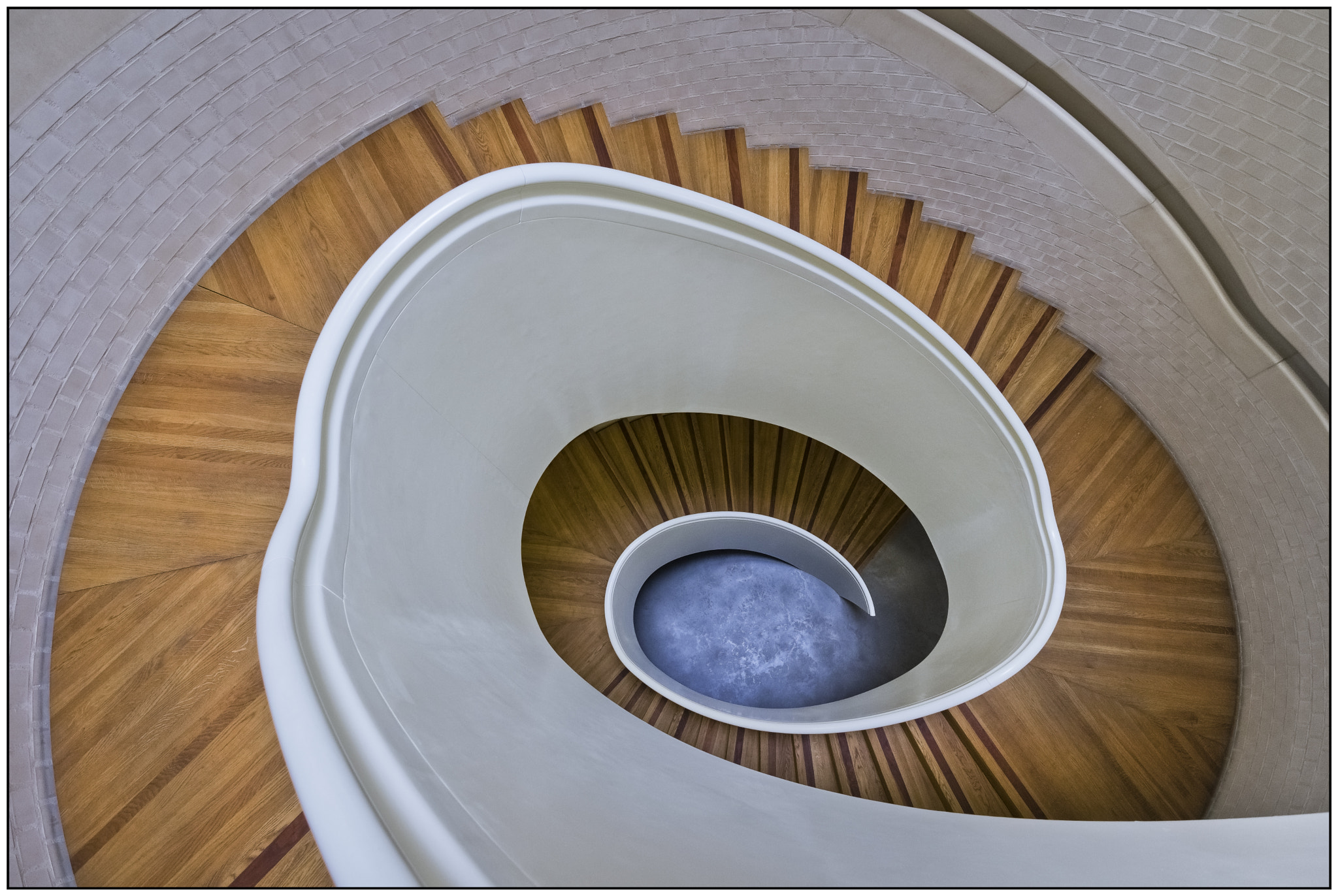 Canon EOS M6 sample photo. Spiral staircase, newport street gallery, london. photography
