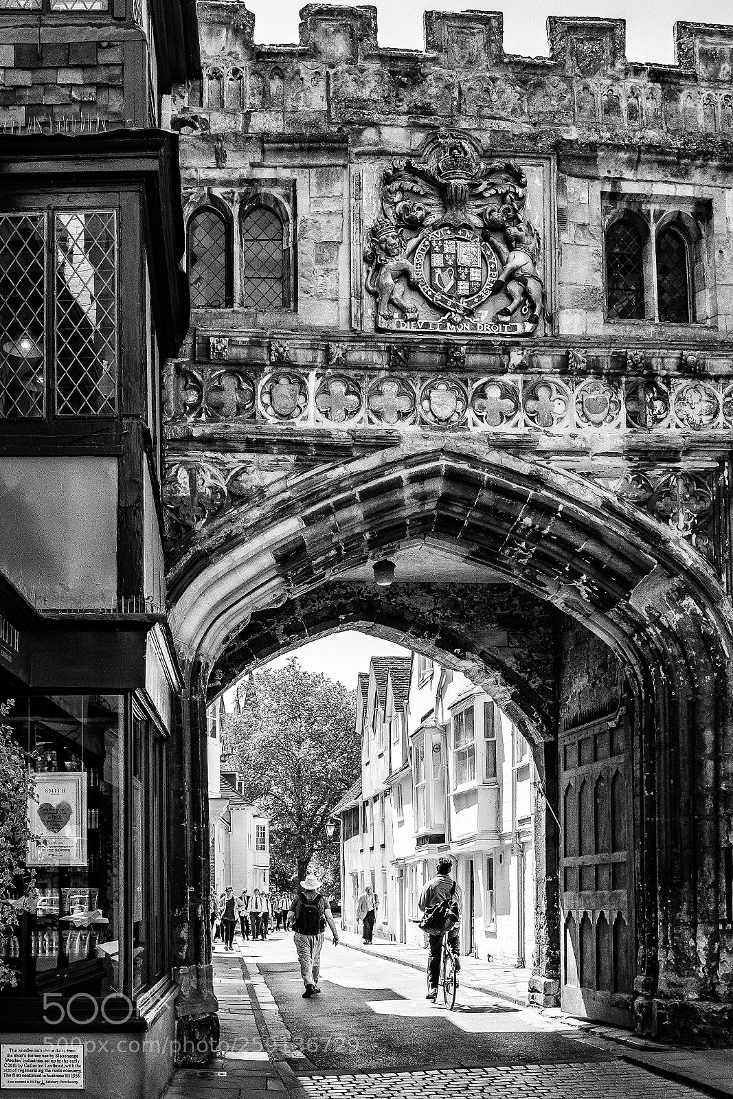 Fujifilm X100F sample photo. The gate photography