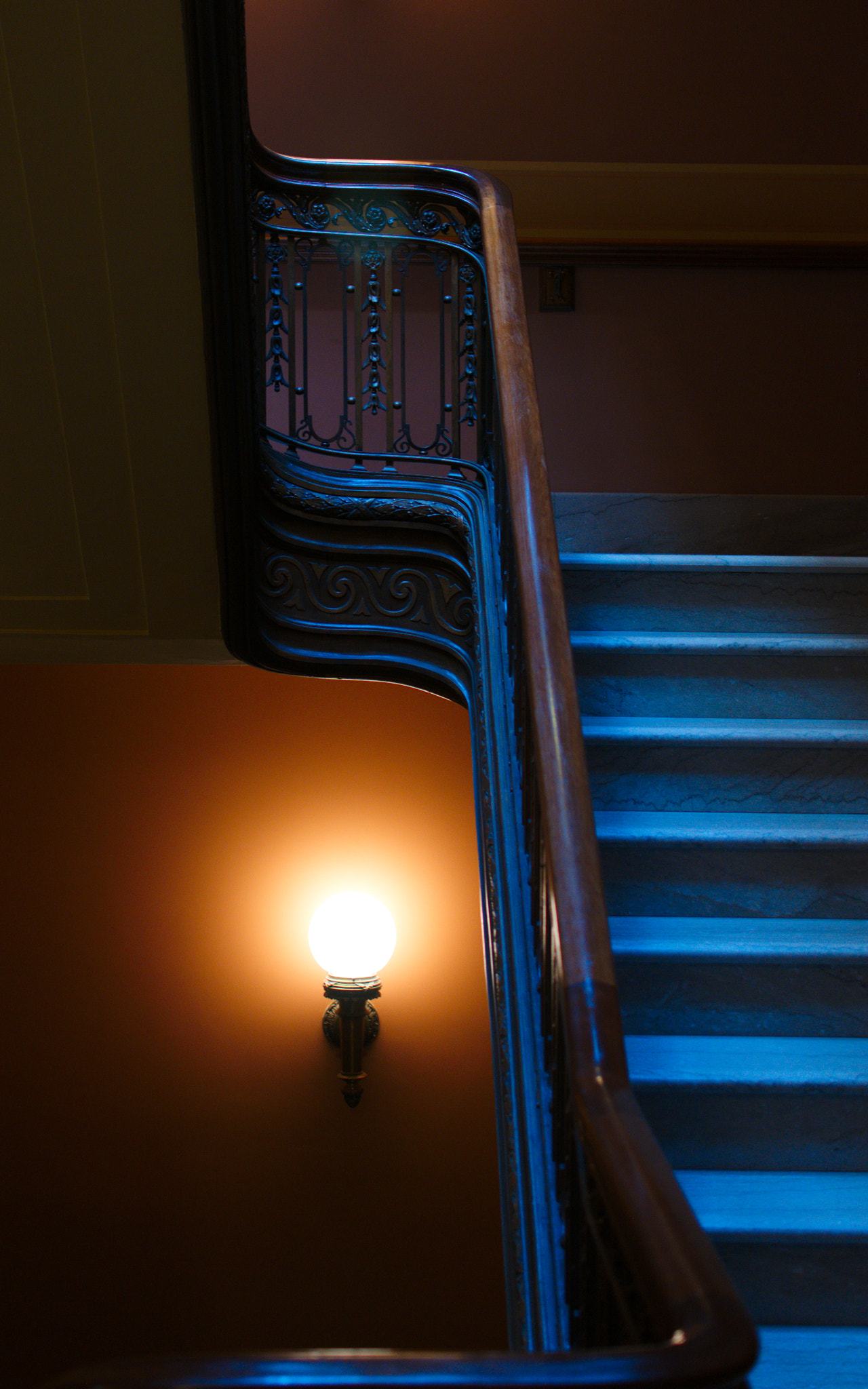 Nikon D300 + Nikon AF-S DX Nikkor 35mm F1.8G sample photo. Stairway at night photography