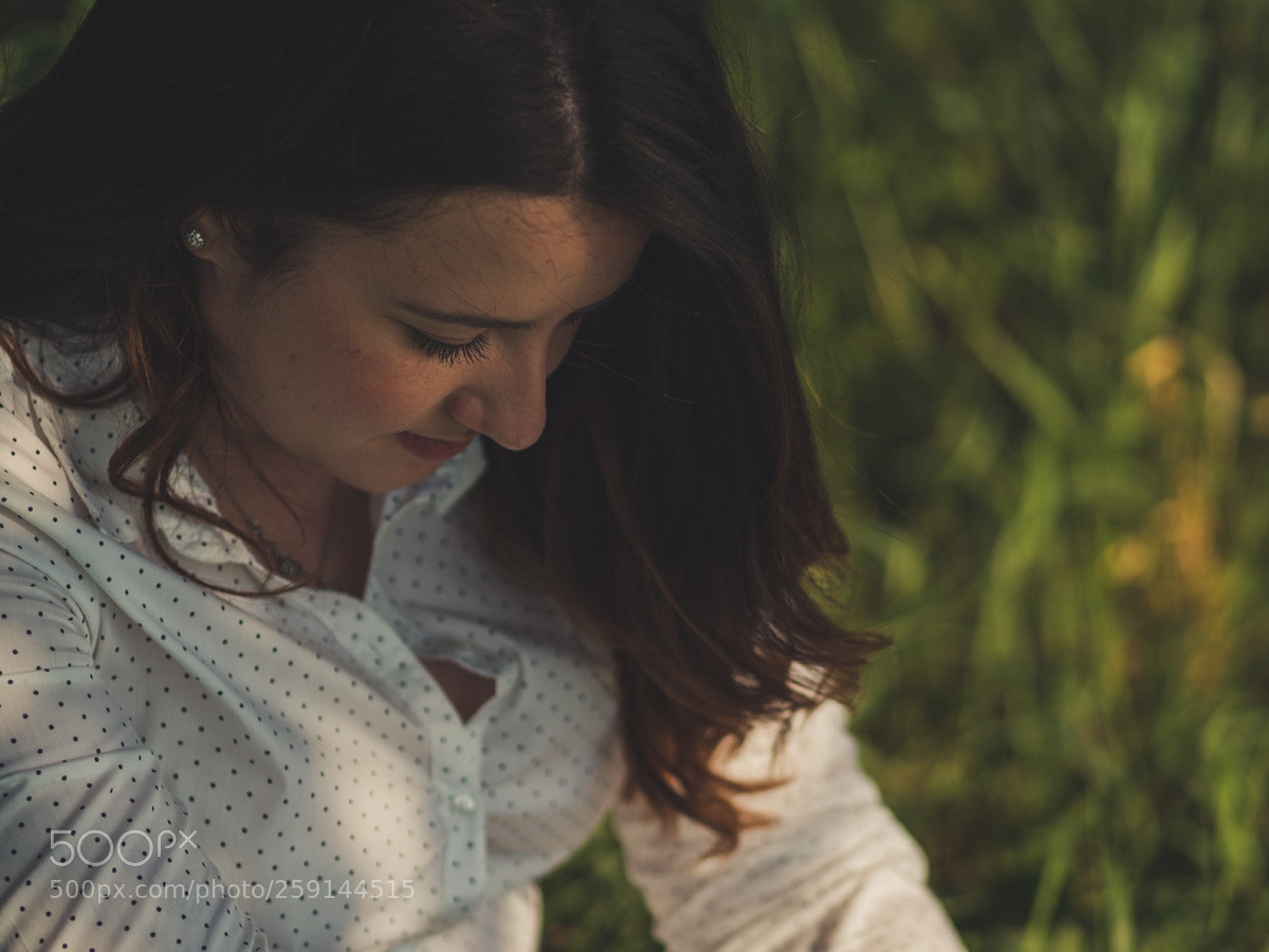 Olympus OM-D E-M1 Mark II sample photo. Sensual outdoor portrait photography