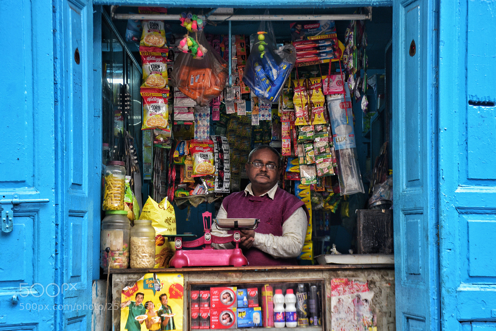 Nikon D7200 sample photo. Neighborhood store photography