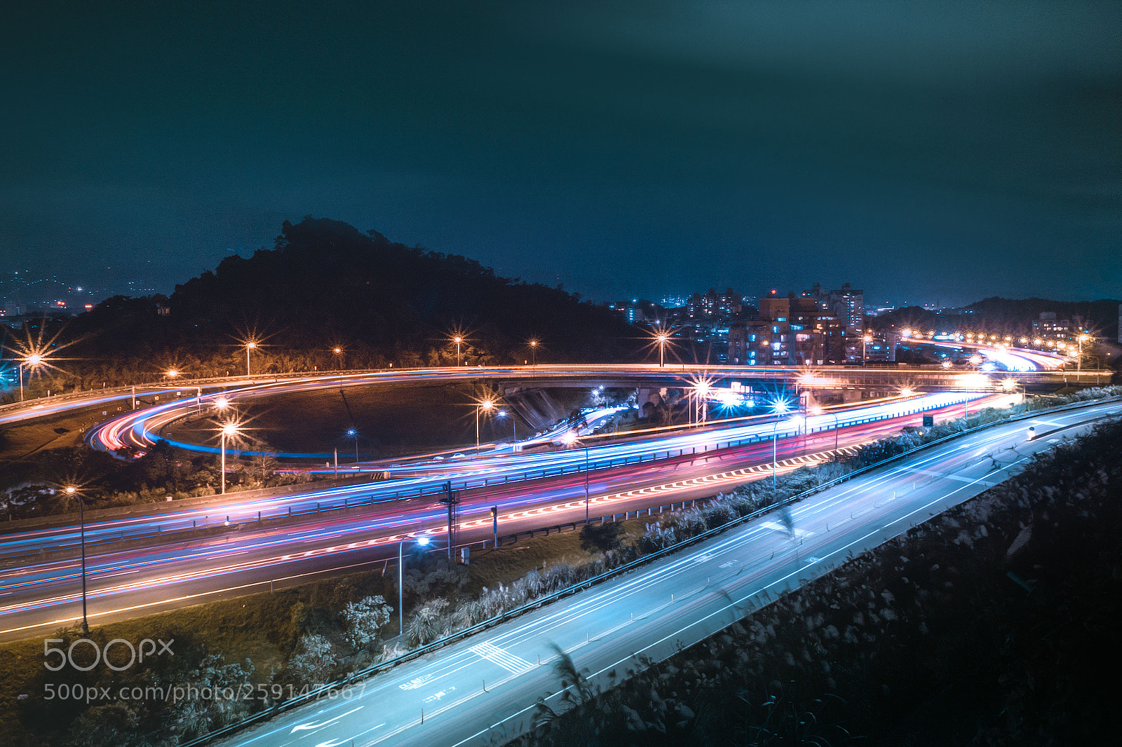 Olympus OM-D E-M10 II sample photo. 南港之眼 photography
