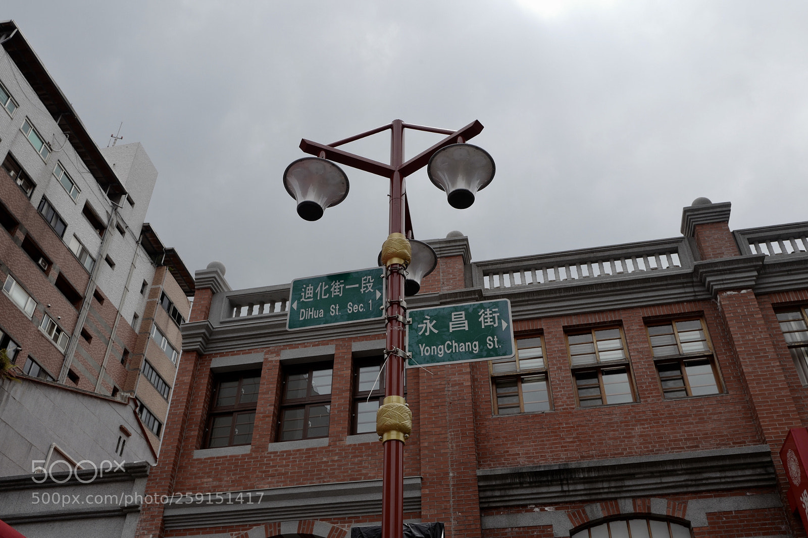 Leica Q (Typ 116) sample photo. 迪化街一段，永昌街 photography