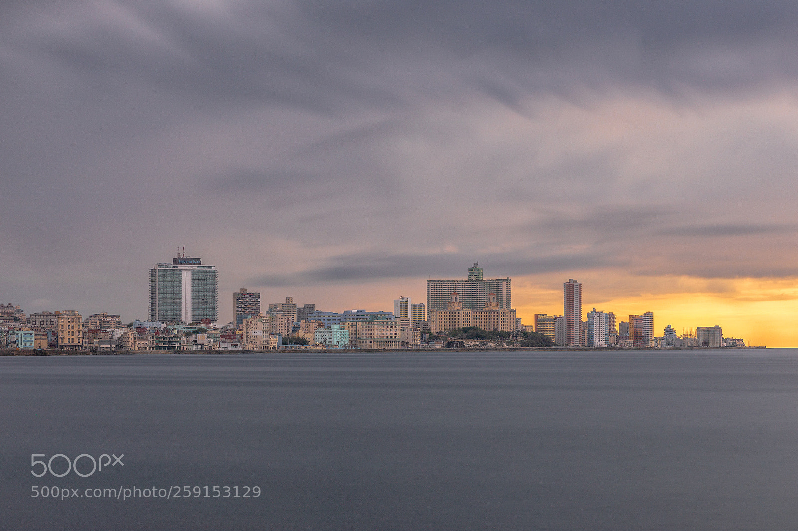 Canon EOS 5D Mark IV sample photo. Sunset malecon in havana photography