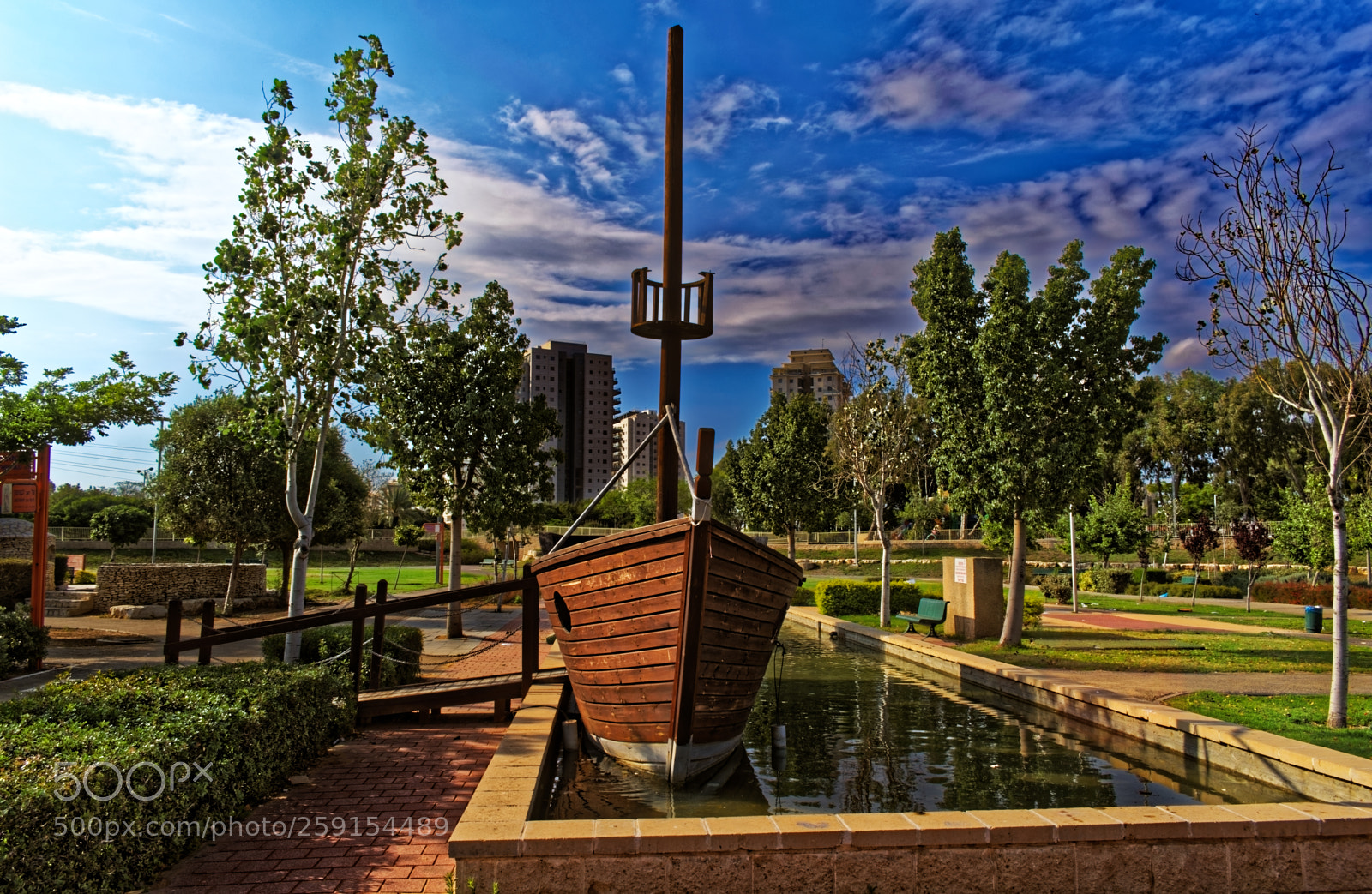 Nikon D5300 sample photo. Ship in a public photography