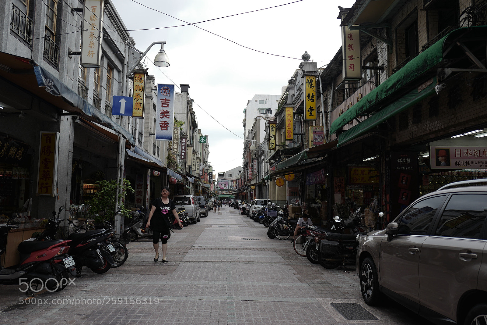 Leica Q (Typ 116) sample photo. 迪化街商圈掃路中央很有感覺，nice photography
