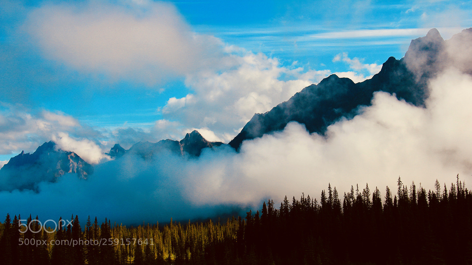 Canon EOS 550D (EOS Rebel T2i / EOS Kiss X4) sample photo. Mountains & clouds photography