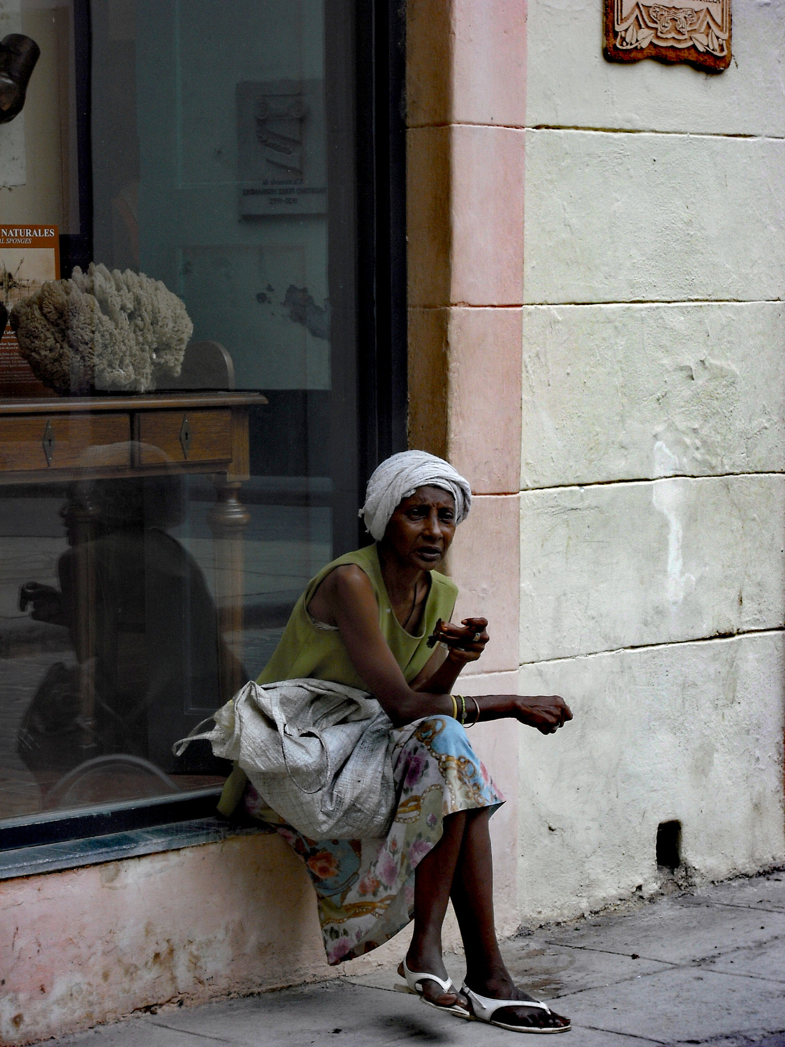 Fujifilm FinePix J10 sample photo. Cuba. calle obispo photography