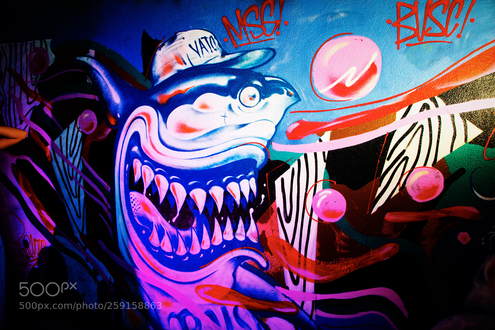 Canon EOS 760D (EOS Rebel T6s / EOS 8000D) sample photo. Graffiti in hong kong photography