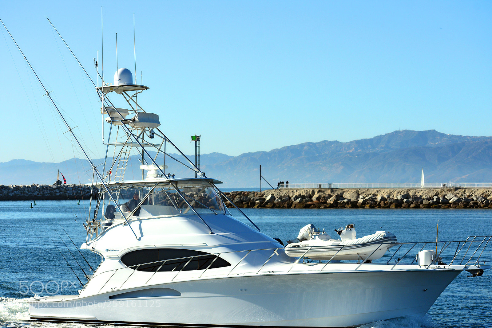 Nikon D7200 sample photo. A white powerboat sailing photography