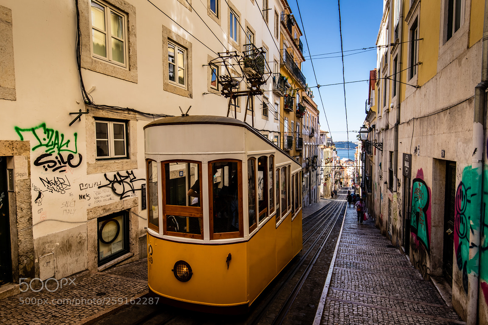 Canon EOS 6D Mark II sample photo. Lisbon - tram photography