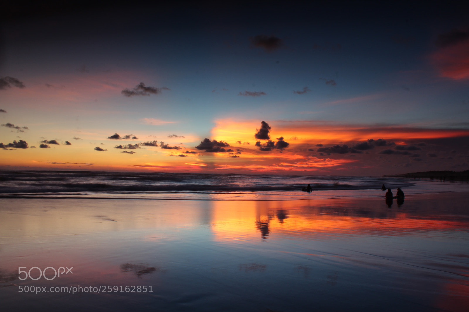 Canon EOS 1200D (EOS Rebel T5 / EOS Kiss X70 / EOS Hi) sample photo. Sunset in parangtritis beach photography