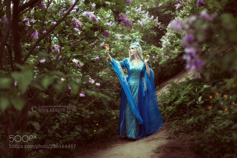 Canon EOS 5D Mark II sample photo. Young elf woman walks photography