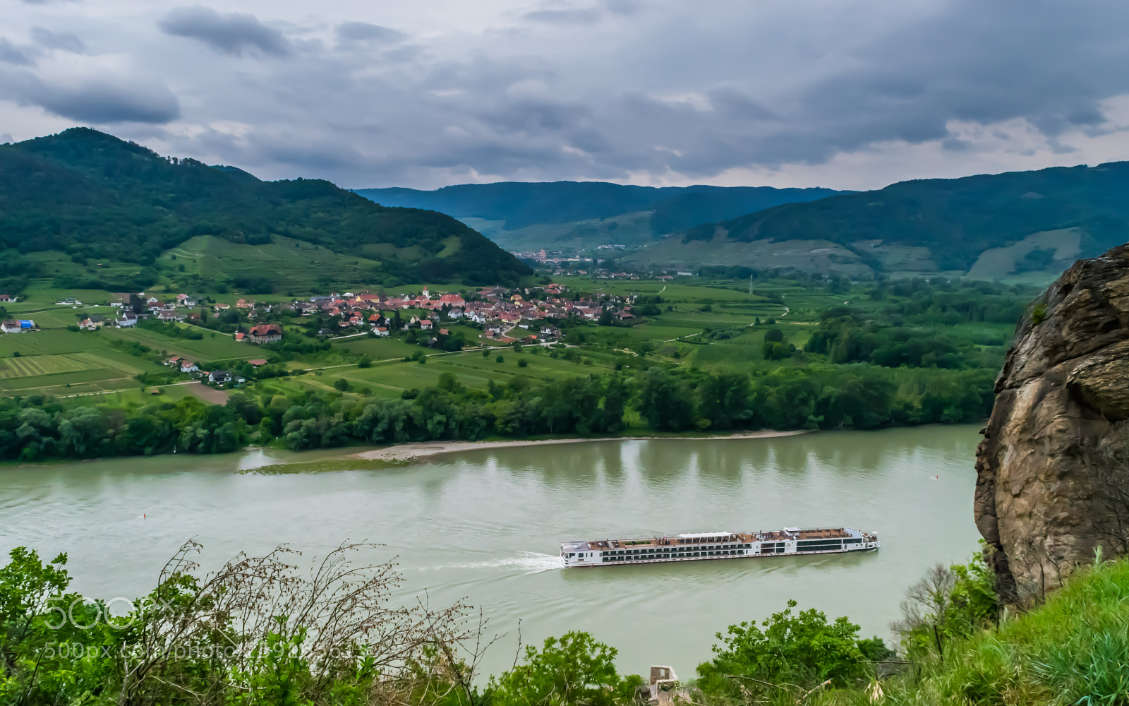 Nikon D5300 sample photo. Danube river photography
