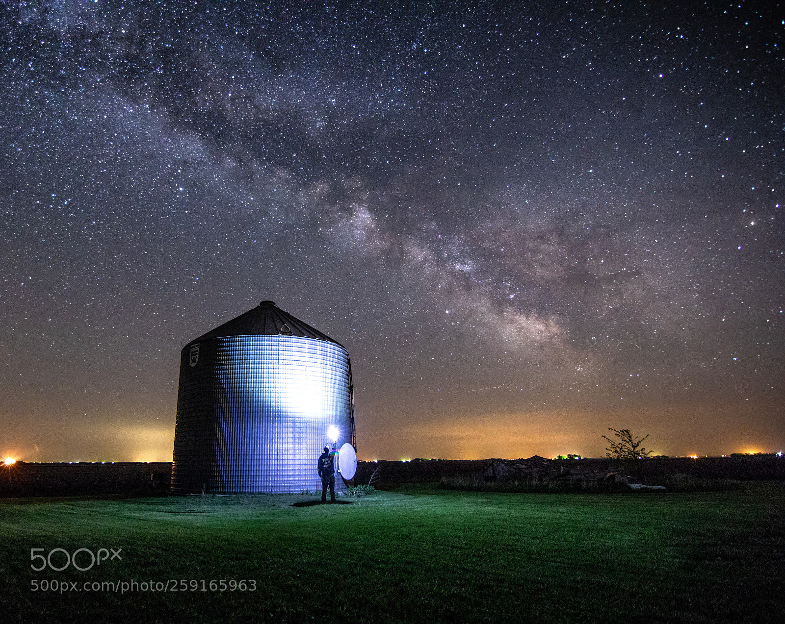 Canon EOS 5D Mark IV sample photo. Grain bin galaxy photography