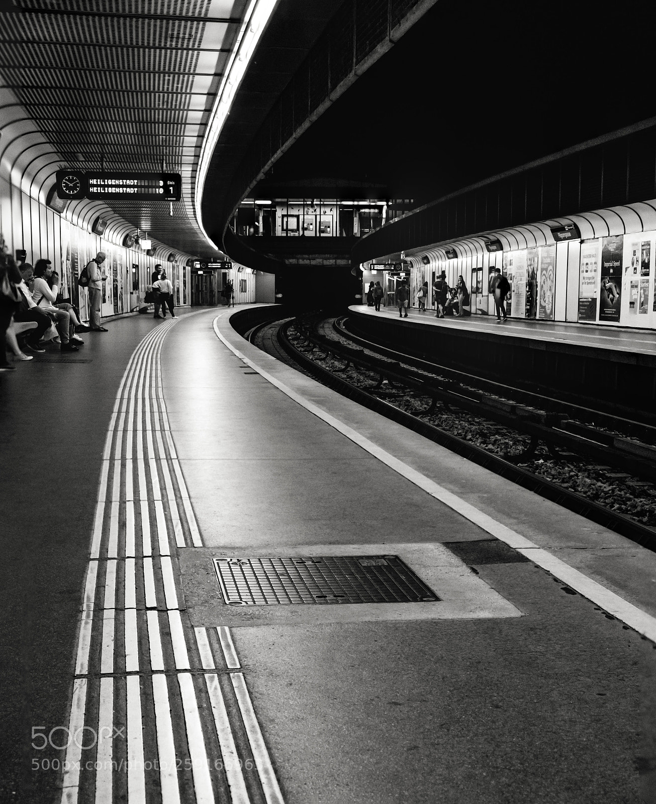 Fujifilm X-T2 sample photo. Subway station pilgramgasse photography