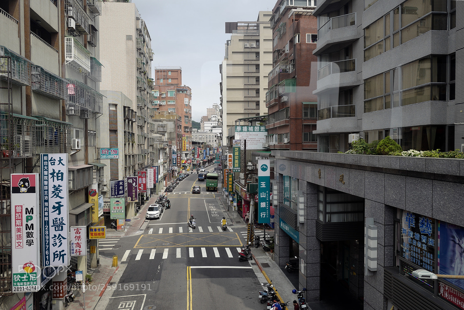 Leica Q (Typ 116) sample photo. 捷運上的抓拍，摁了很多下，終於找到一張能用的 photography