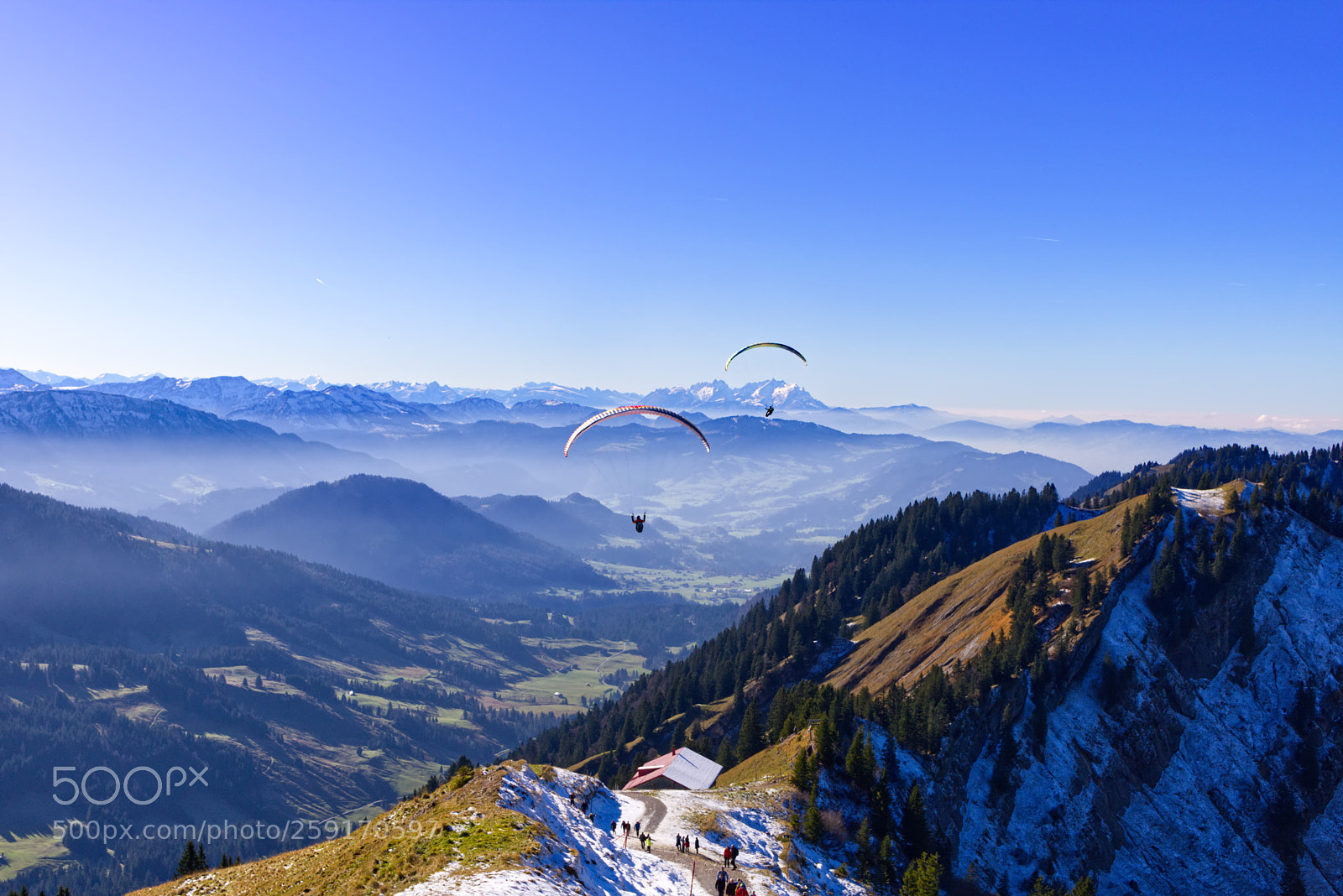 Canon EOS 750D (EOS Rebel T6i / EOS Kiss X8i) sample photo. Paragliding to the valley photography