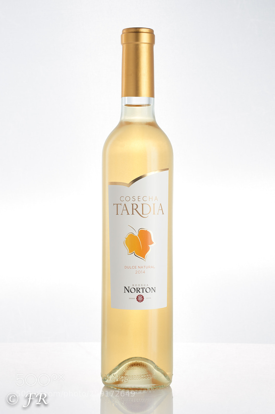 Nikon D850 sample photo. Botella vino blanco photography