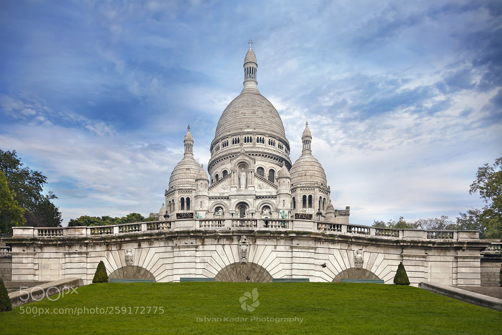 Canon EOS 5D Mark II sample photo. Sacre-coeur basilica on the photography