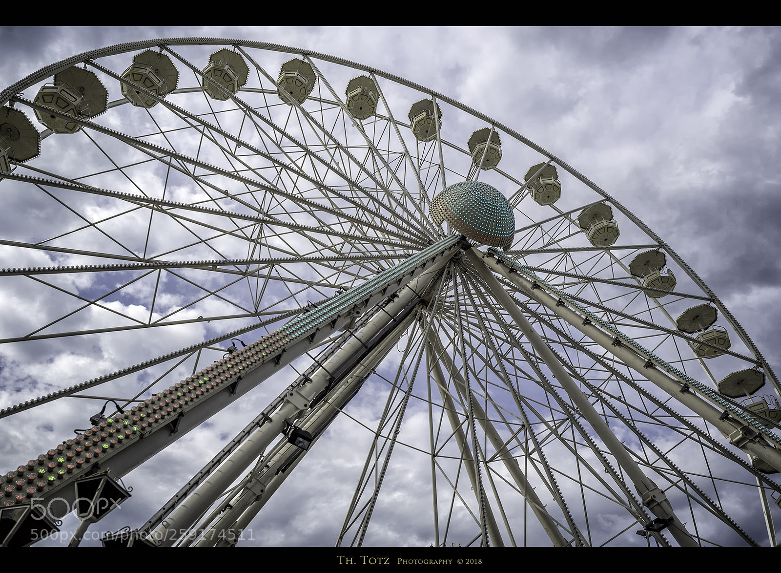 Olympus OM-D E-M1 sample photo. Ferris wheel photography