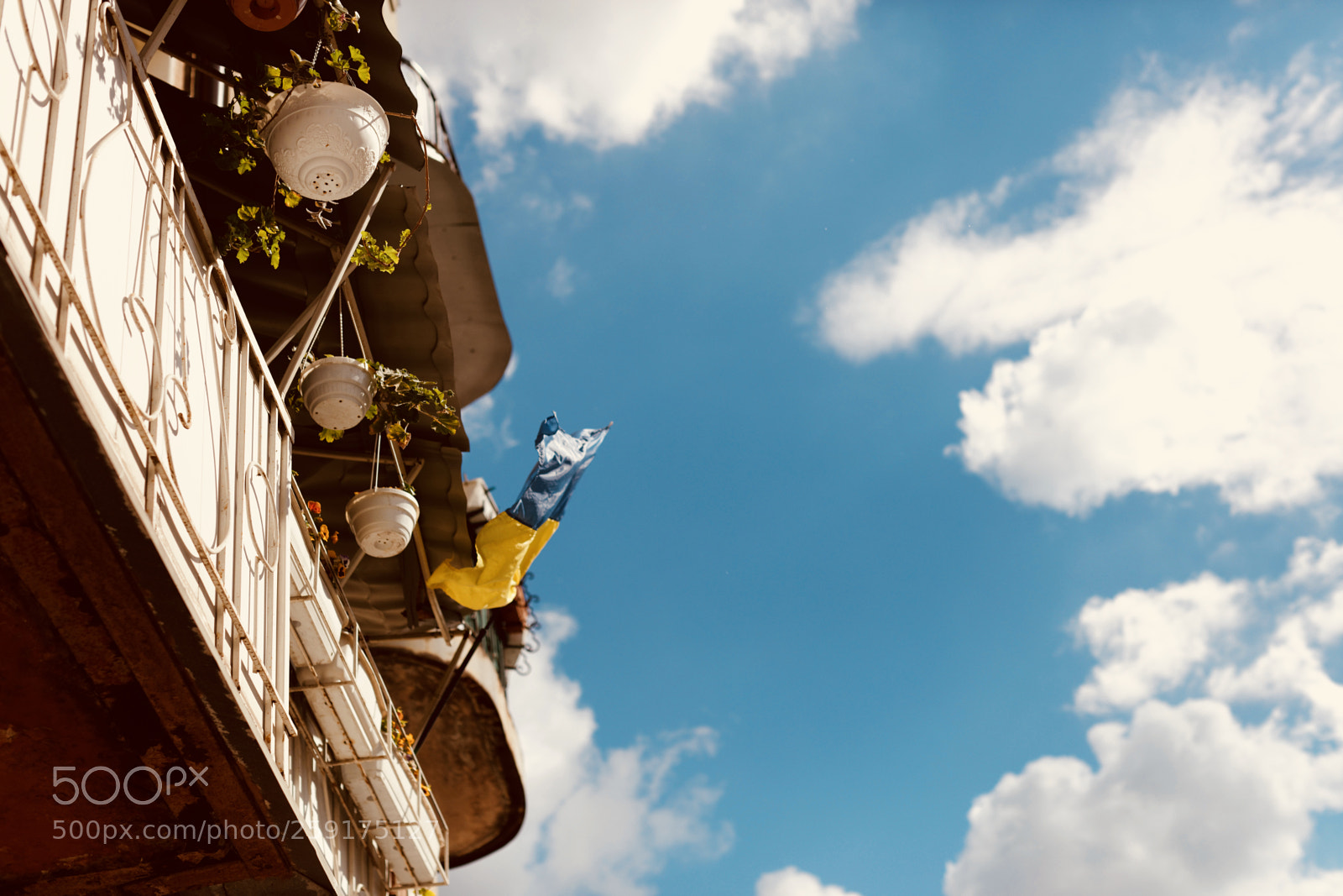 Canon EOS 5DS sample photo. A balcony with a photography