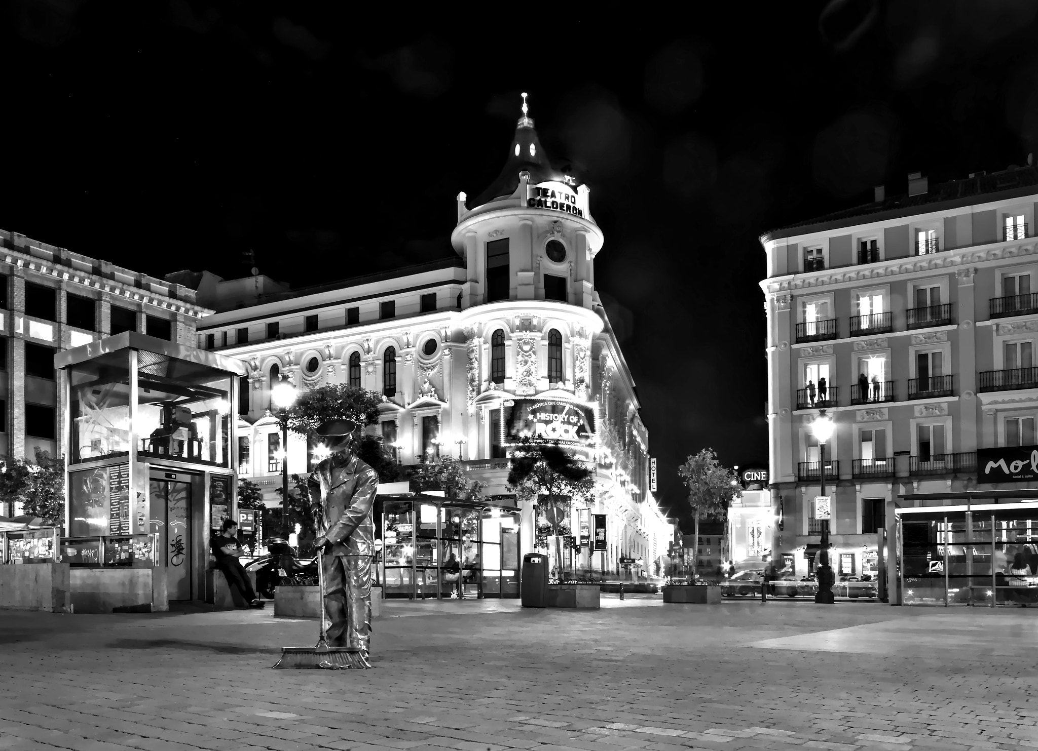 Canon EF-S 18-55mm F3.5-5.6 II sample photo. Teatro calderon by night bw photography