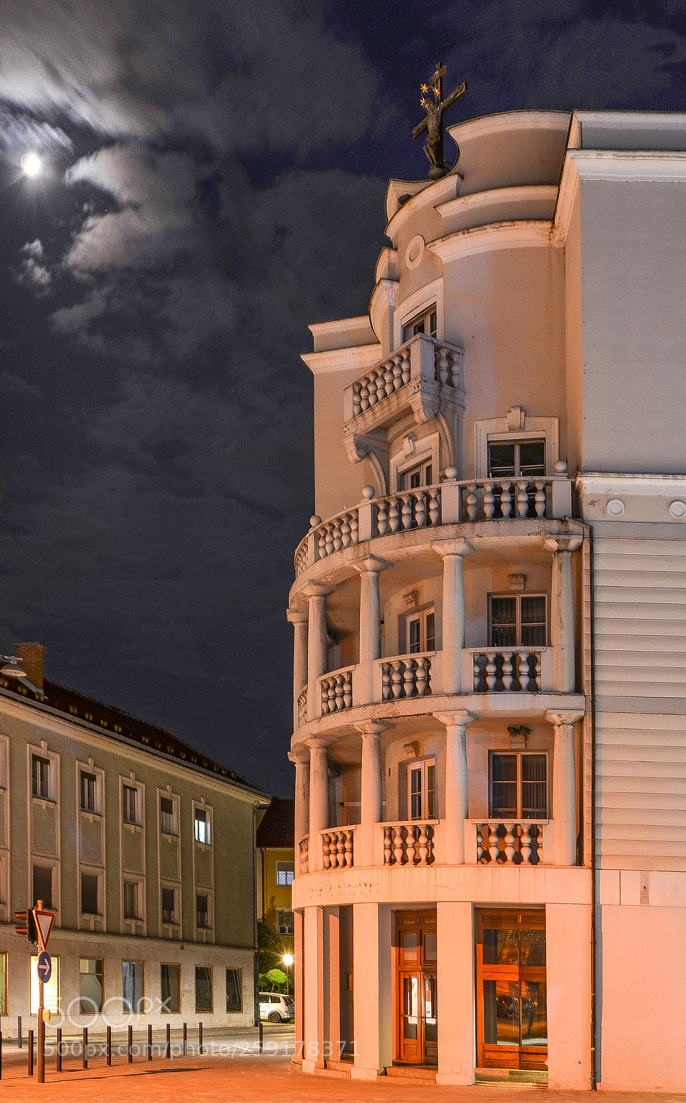 Nikon D5100 sample photo. The bank building photography