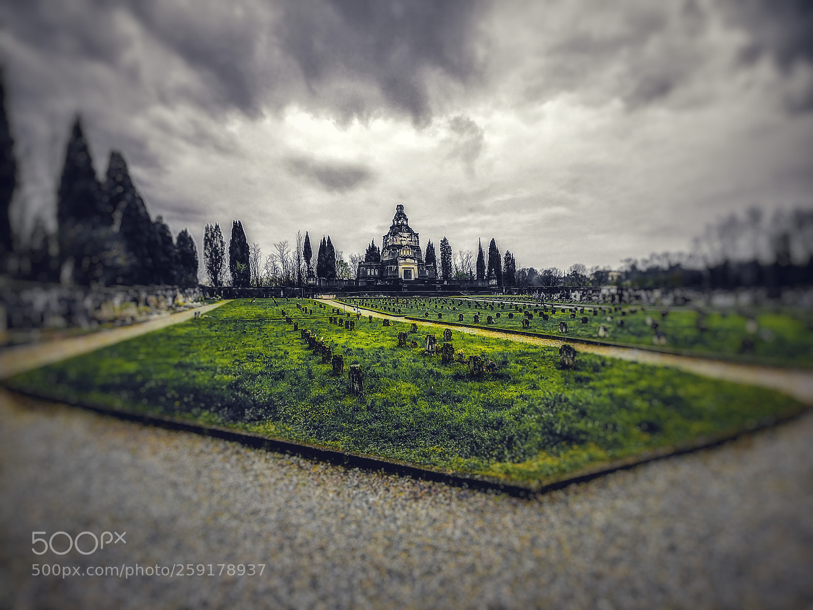 LG G6 sample photo. Cemetery of crespi d'adda photography