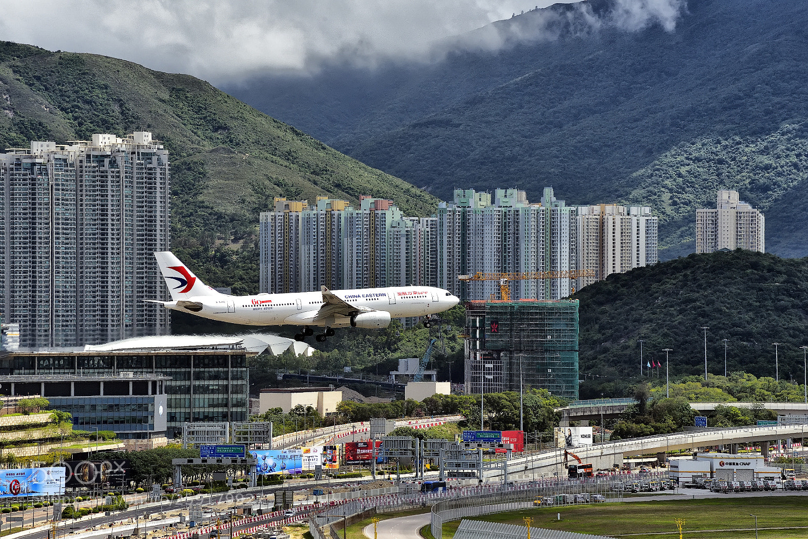 Nikon D750 sample photo. А330-200 landing to 25l photography