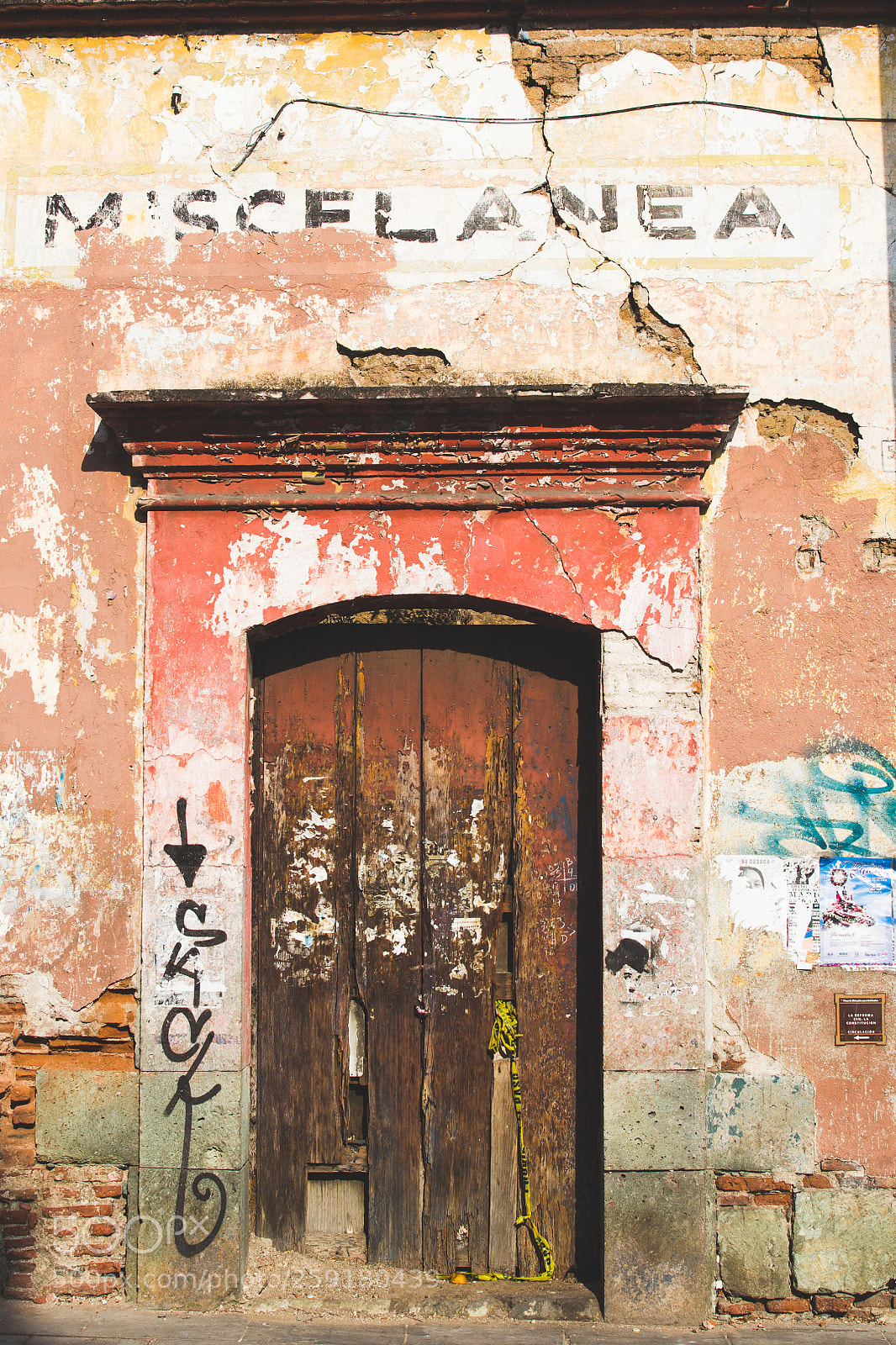 Canon EOS 60D sample photo. Another door from oaxaca photography