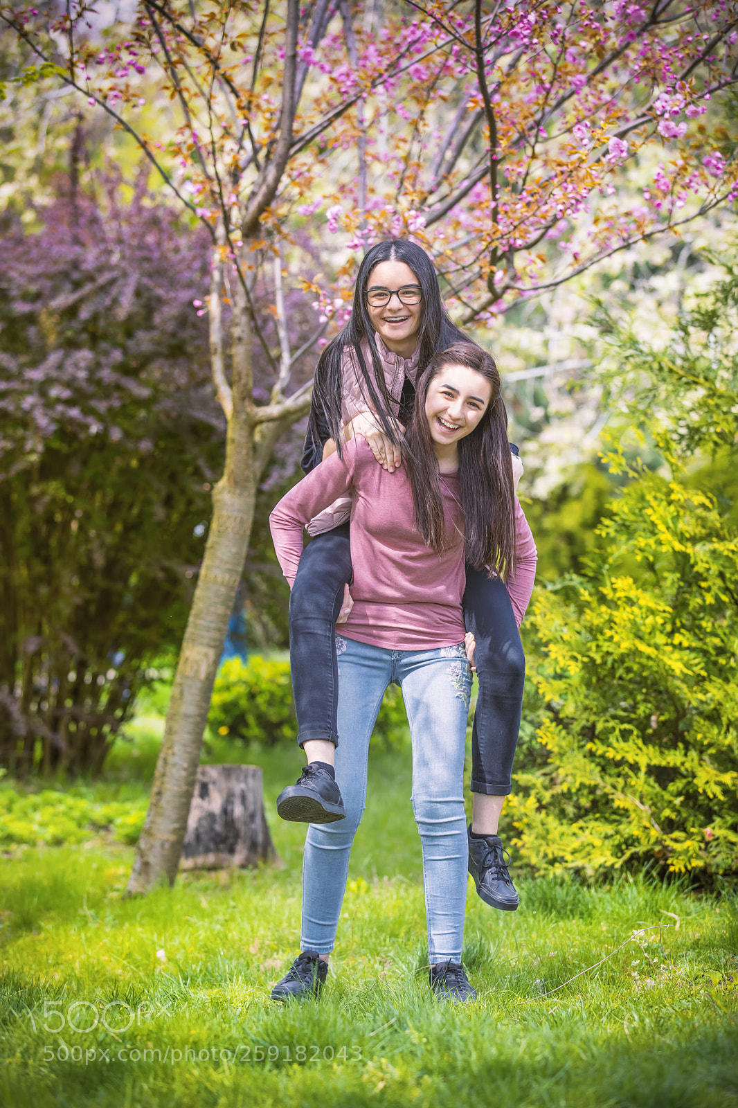 Canon EOS 5D Mark IV sample photo. Two sisters having fun photography