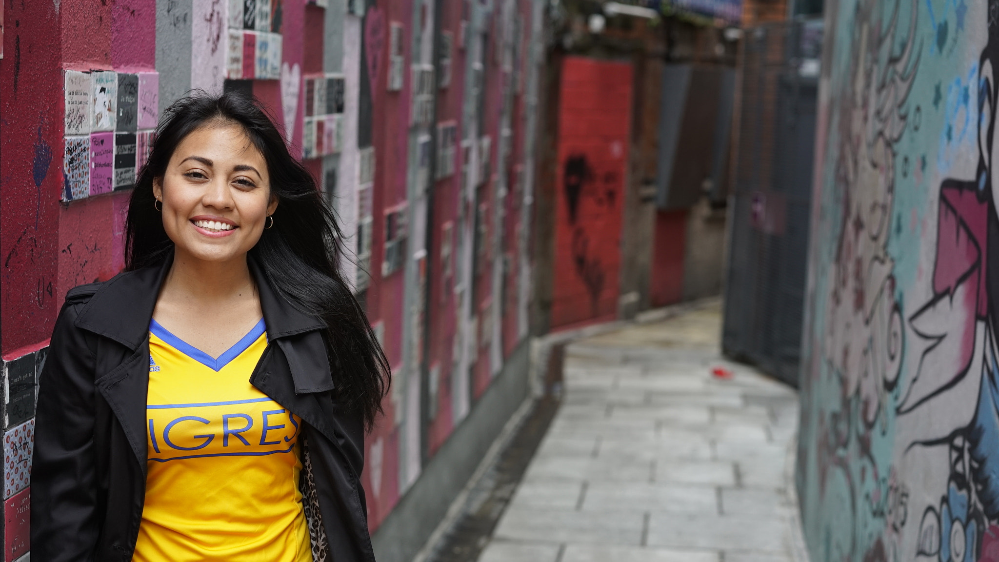 Sony Sonnar T* FE 55mm F1.8 ZA sample photo. Brunette model smiling in the streets of dublin photography