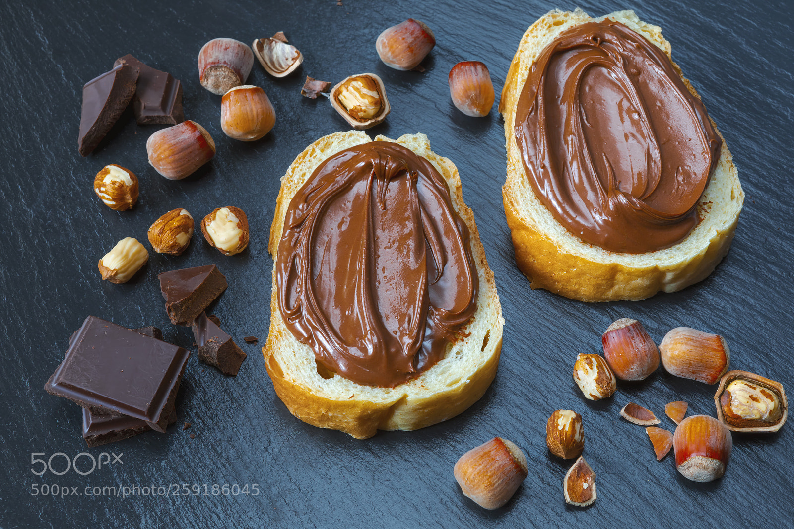 Canon EOS 5D Mark IV sample photo. Two bread slices with photography