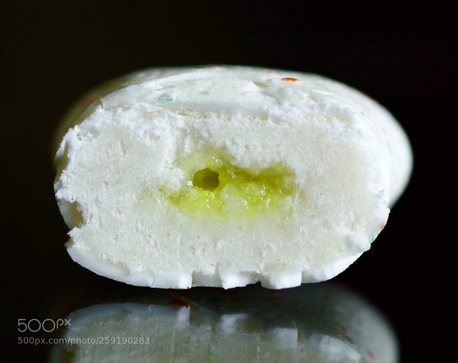 Pentax K-30 sample photo. Chewing-gum macro reflection photography