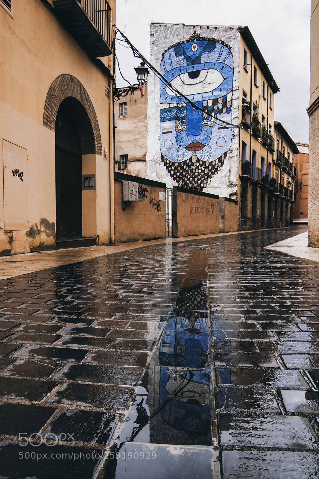Canon EOS 750D (EOS Rebel T6i / EOS Kiss X8i) sample photo. Streets of huesca photography
