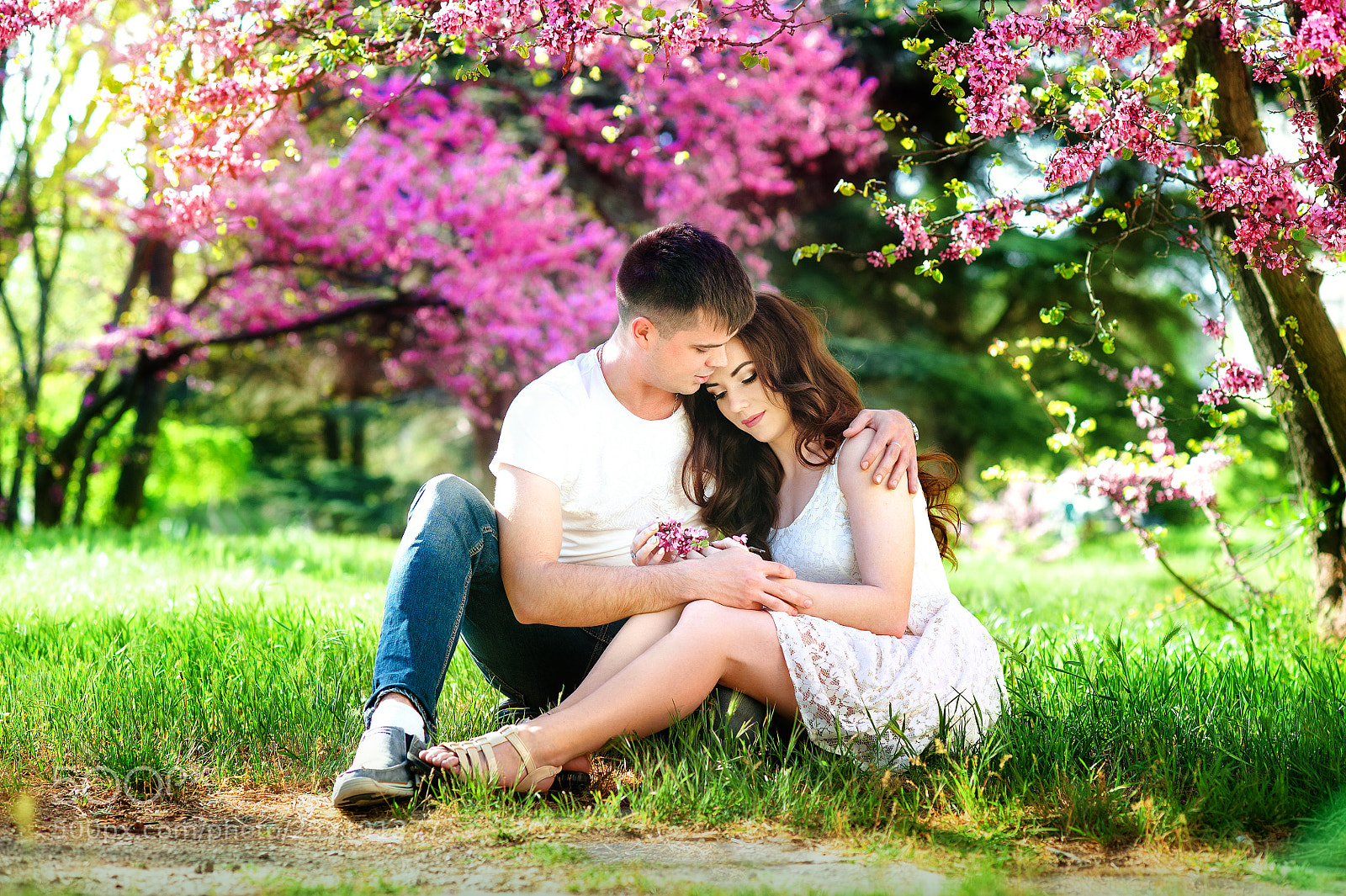 Nikon D700 sample photo. Cuddling couple. couple in photography