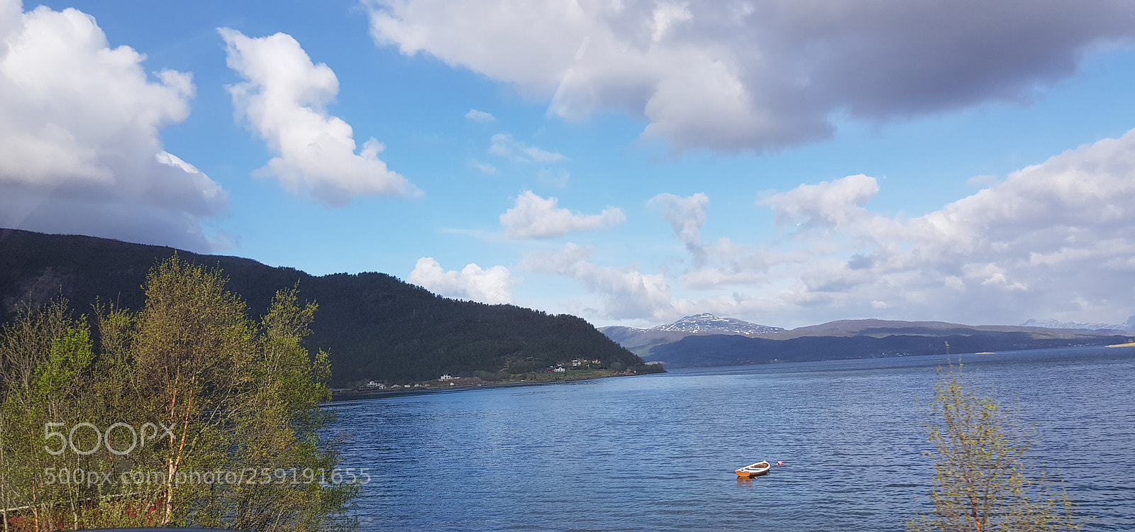 Samsung Galaxy S8 sample photo. Lonely boat photography