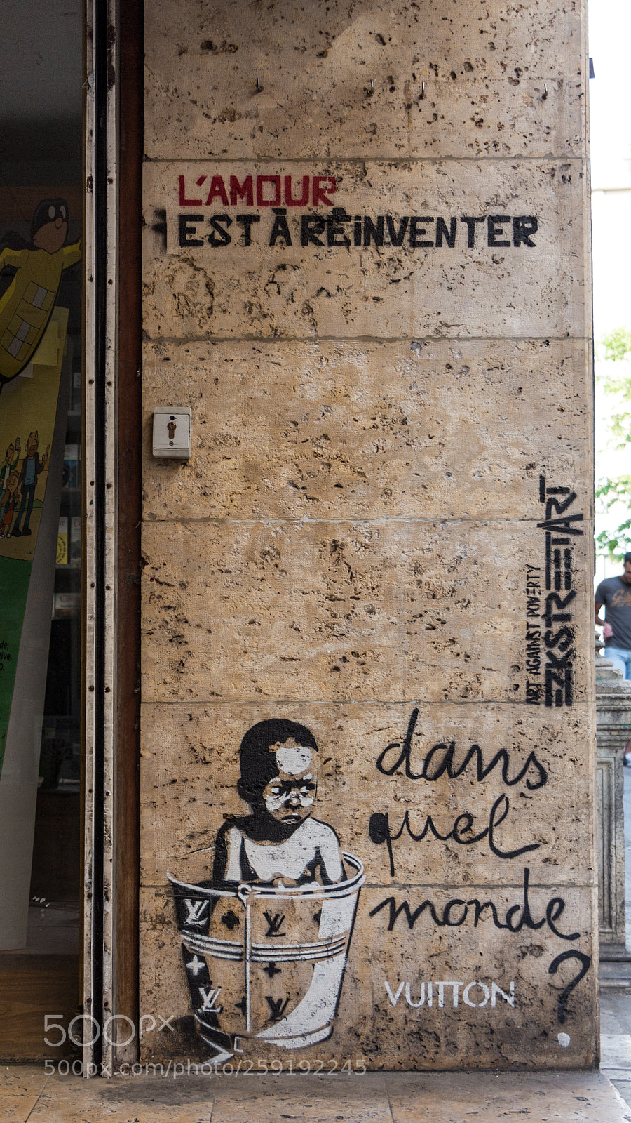 Canon EOS 650D (EOS Rebel T4i / EOS Kiss X6i) sample photo. Dans quel monde vuitton? photography