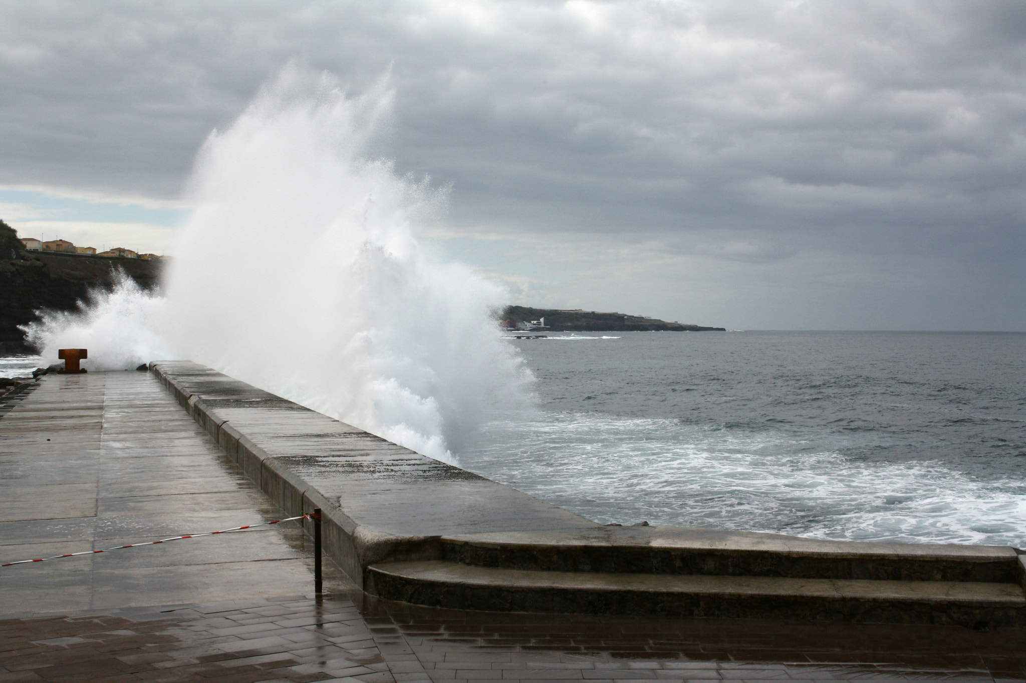 Canon EF-S 18-55mm F3.5-5.6 sample photo. Wave photography