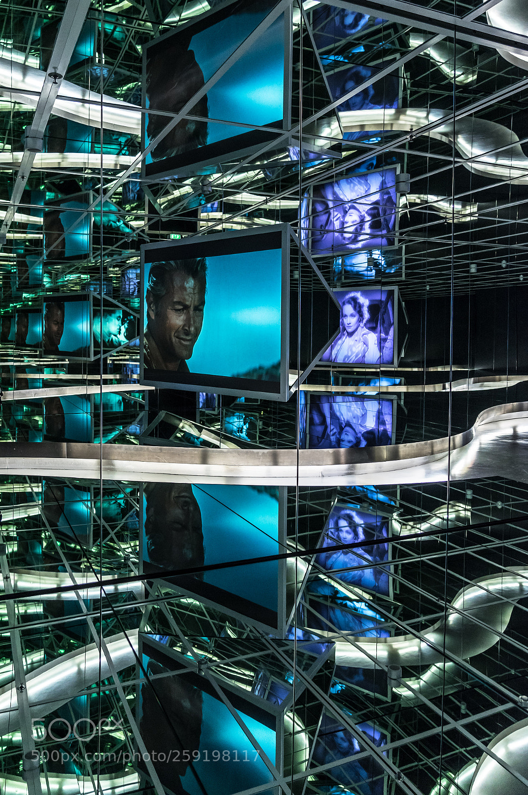 Sony a7 II sample photo. Hall of mirrors photography