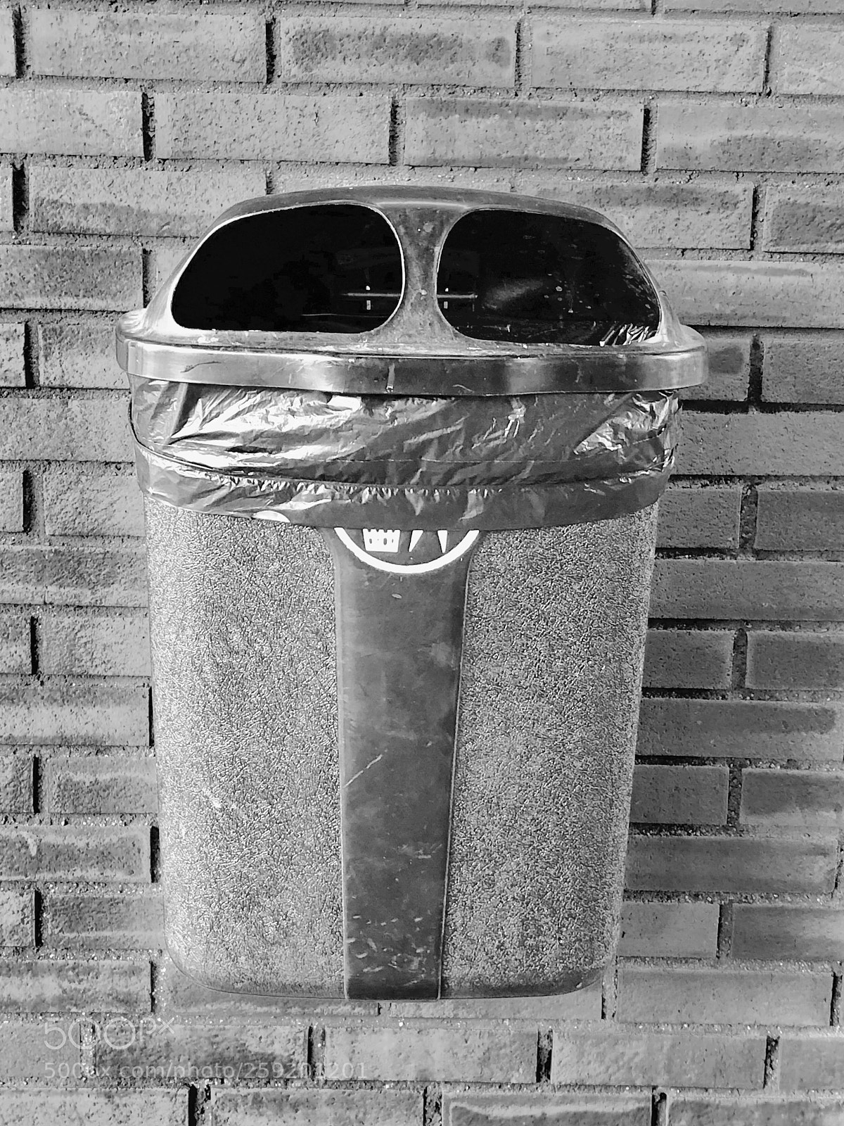 Apple iPhone 8 Plus sample photo. Happy bank robber photography