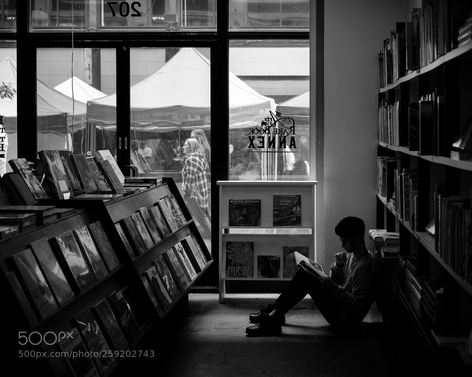 Fujifilm X-T2 sample photo. The last bookstore photography