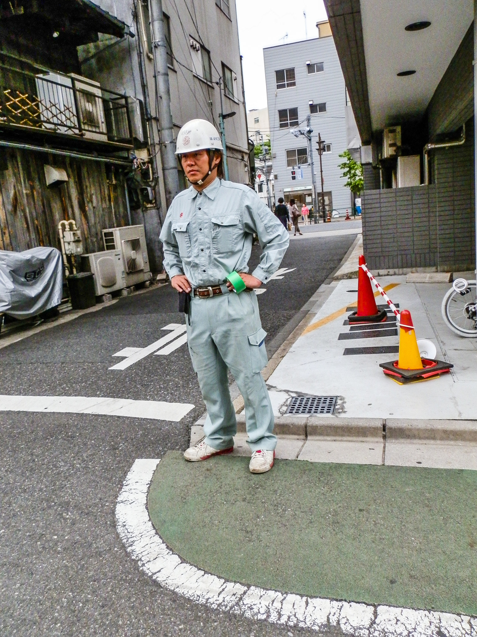 Olympus SZ-10 sample photo. A worker photography
