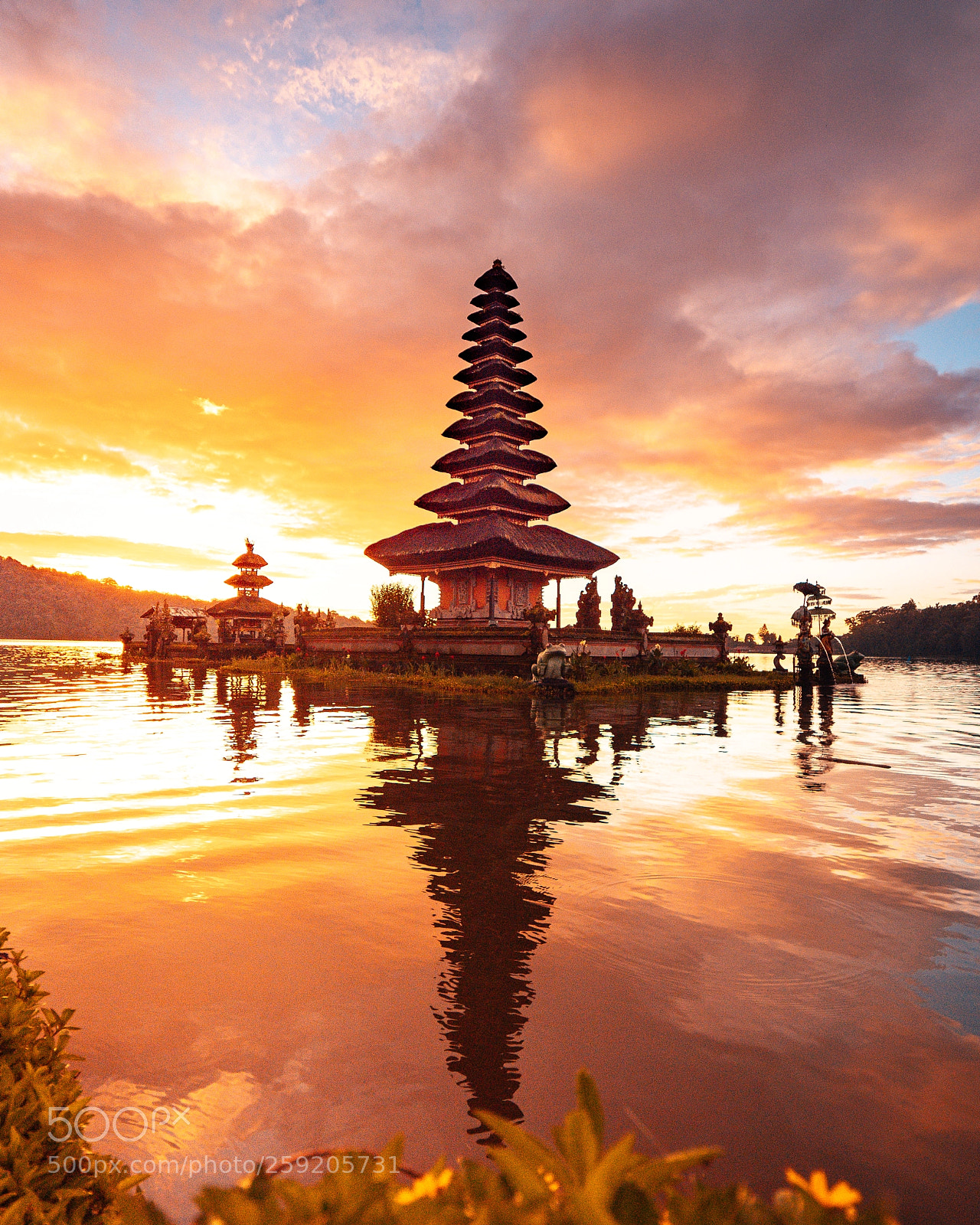 Panasonic Lumix DC-GH5 sample photo. Ulun danu temple sunrise photography