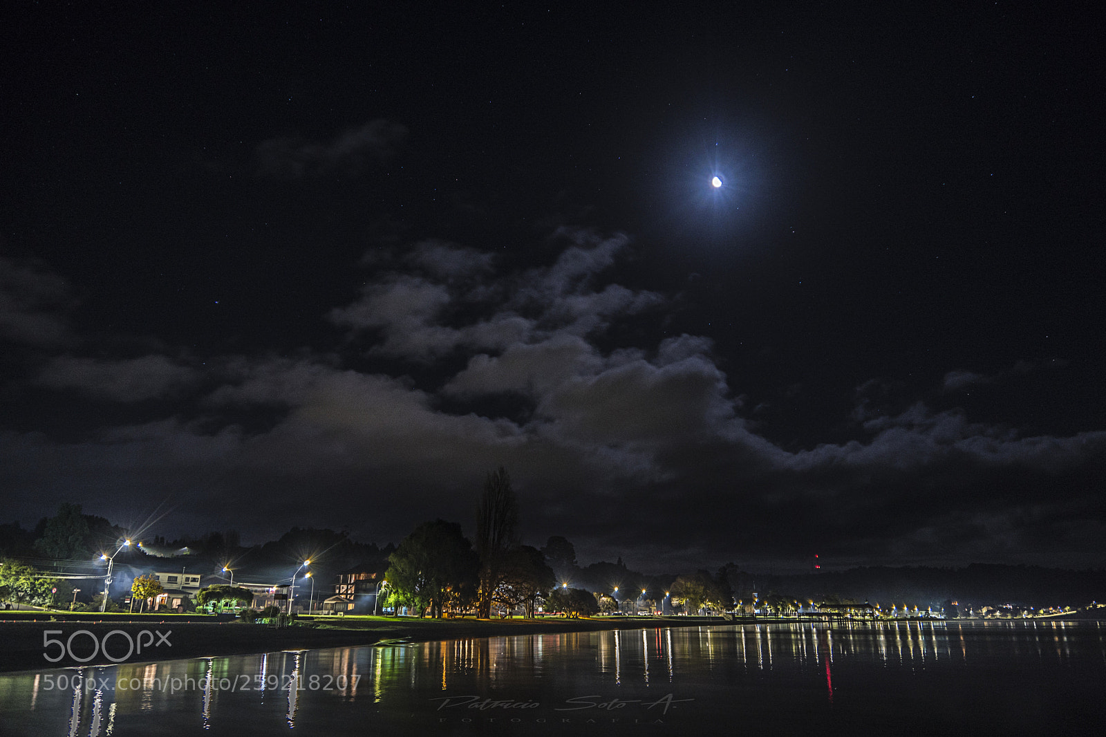 Sony ILCA-77M2 sample photo. Frutillar nocturno photography