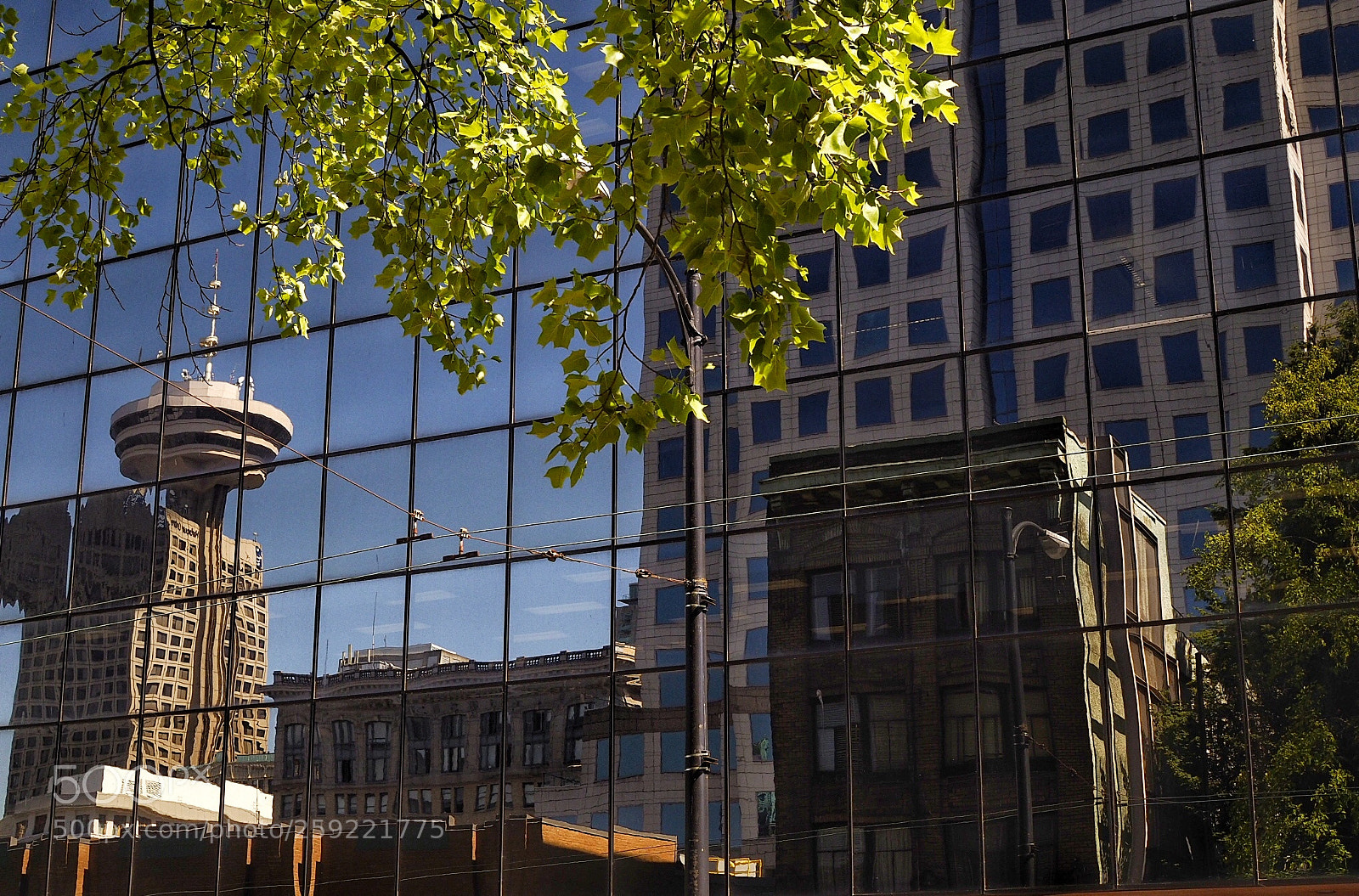 Olympus OM-D E-M5 II sample photo. Urban reflection photography