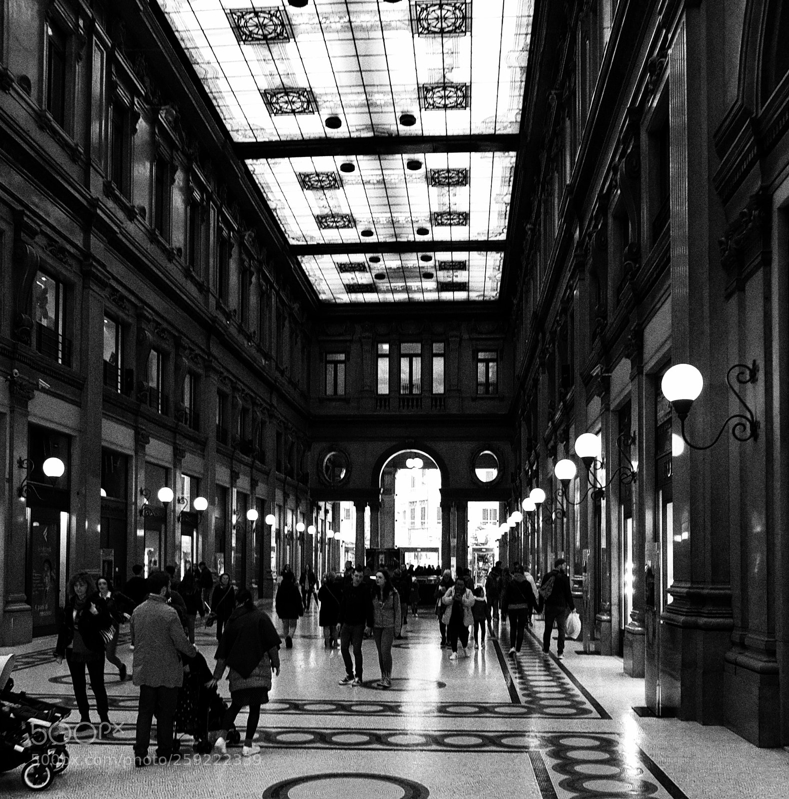 Samsung Galaxy S8+ sample photo. Galleria alberto sordi blackandwhite photography